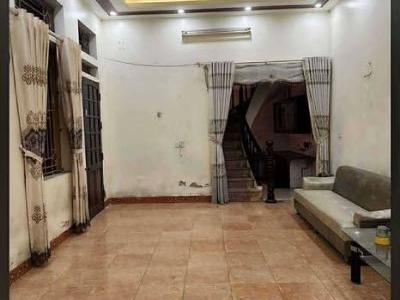 Cho thuê nhà 3 tầng đường Phan Đình Phùng, dt 70m2 gồm 3pn 2wc. Giá 4tr/ tháng