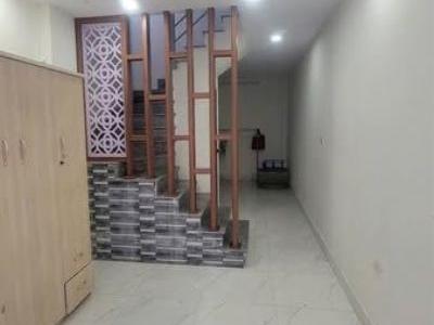 Cho thuê nhà ngõ 81 Tân Khai, Hoàng Mai, Hà Nội. Ô tô lùi vào đỗ cửa