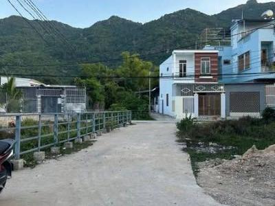 cần bán lô đất .tại thôn Phước Lộc phường nam nha trang