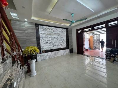 Chính chủ  em chuyển công tác về việt trì muốn bán nhà 3 tầng chục chính ngõ 18 Tôn Đức Thắng