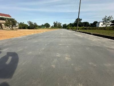ĐẤT NGHI TRƯỜNG BÁM ĐƯỜNG BÊ TÔNG 7M