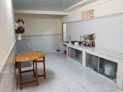 Nhà cho thuê nguyên căn 1 trệt 1 lầu;01 phòng khách,03 phòng ngủ,02 nhà vệ sinh,có sân rộng để ô tô