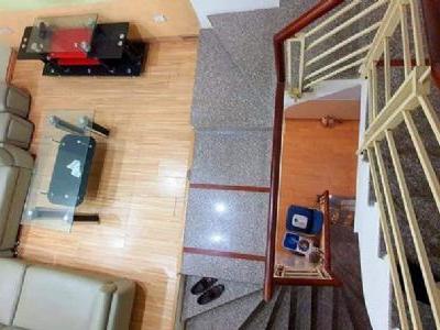 Chủ cần bán gấp.Nhà lệch tầng. 36m2. 4 ngủ.Để lại nội thất.