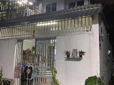 Cần ra gấp nhà giấy tờ :vi bằng 1 trệt 1 lầu đường xe hơi thông Gần trung tâm dạy nghề Hóc Môn