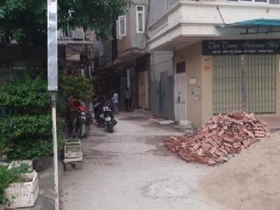 Tôi cần bán gấp căn nhà 2 tầng cũ tại phố mỗ lao-HĐ