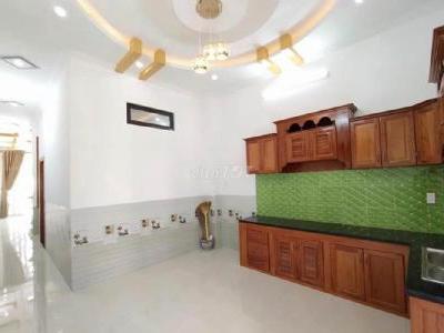 Nhà tôi đi định cư nên cần bán gấp lại căn nhà như hình ở gần Chợ Bình Chánh