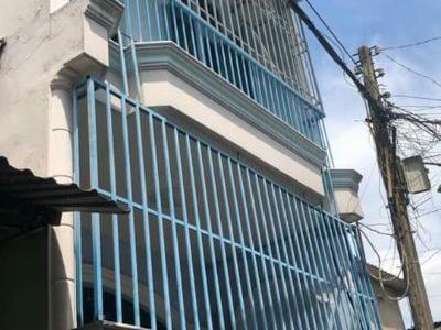 Nhà đúc 1 lầu, 2 phòng ngủ + ban công thoáng mát + sân để xe trong nhà Quận 12