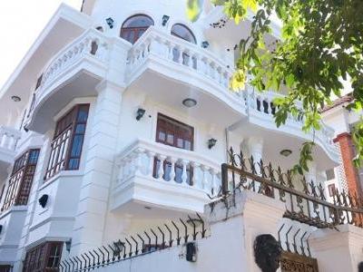 CHO THUÊ BIỆT THỰ 6 PHÒNG NAM LONG NHIỀU ĐỒ ĐẠC 30 TRIỆU (MIỄN TRUNG GIAN)