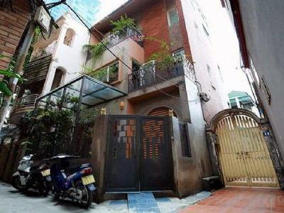 Cho thuê nhà 3 phòng ngủ sân vườn tại Đặng Thái Mai