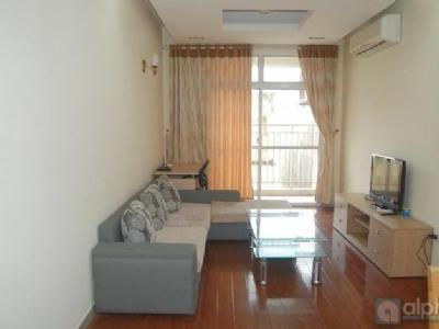 Cho thuê căn hộ 2 phòng ngủ, nội thất đẹp tại tòa 713 Lạc Long Quân