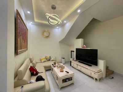 CHỈ 2.X TỶ CÓ NGAY NHÀ THÁI THỊNH - ĐỐNG ĐA  28m2 x 5 tầng , mặt tiền 4m
