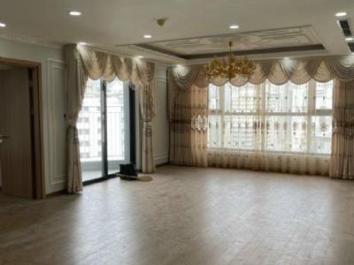 Cần bán chcc THE PARK HOME - CG:  Tầng trung Dt: 120.4m Giá: 6.36 tỷ (bao thuế phí) P.ngủ: 3