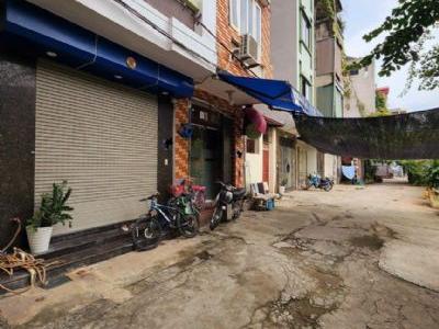 Bán nhà Vạn Phúc - Hà Đông  Diện tích: 38m2, nhà xây 4 tầng, ngõ rộng ô tô 7 chỗ đỗ cửa Giá: 5 tỷ.