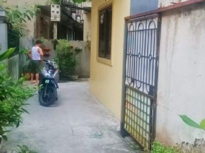 Hàng hiếm đường Khương Đình DT sổ đỏ: 42m2, mặt tiền 3,8m, nhà cấp 4 xác định bán đất tặng nhà