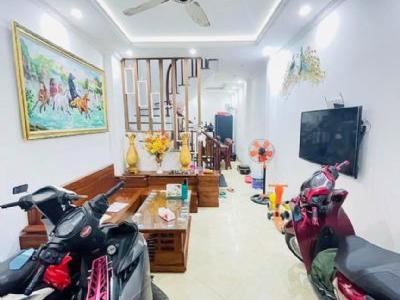Có người quen nhờ bán nhà tại đường Khương Đình - phường Hạ Đình ngõ rộng thông thoáng