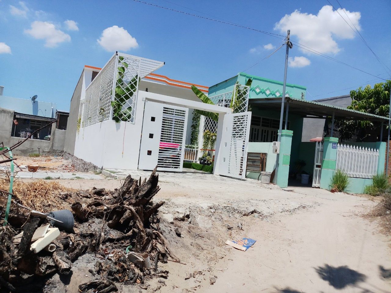BÁN LÔ ĐẤT 300M2(15×20)CLN P.Mỹ Hải,sau này tách ra 3 lô bán lời khẩm! xung quanh đã có nhà cố định