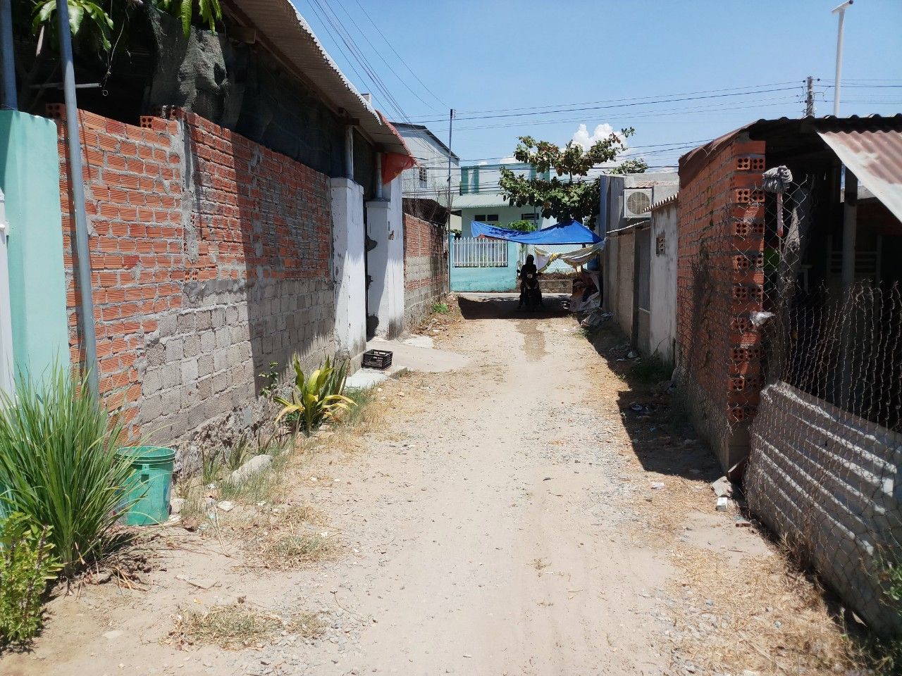 BÁN LÔ ĐẤT 300M2(15×20)CLN P.Mỹ Hải,sau này tách ra 3 lô bán lời khẩm! xung quanh đã có nhà cố định