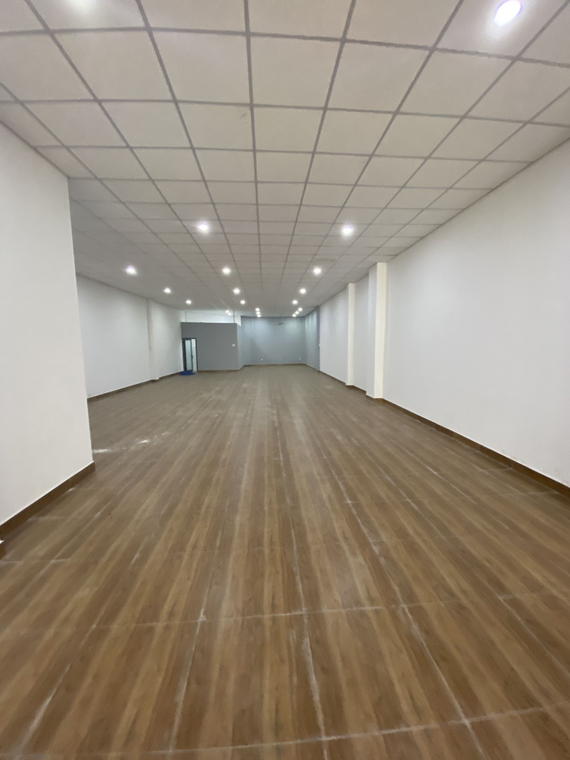 Hàng đẹp mặt Tiền Nguyễn Thị Tú chỉ “85 Triệu M2 “