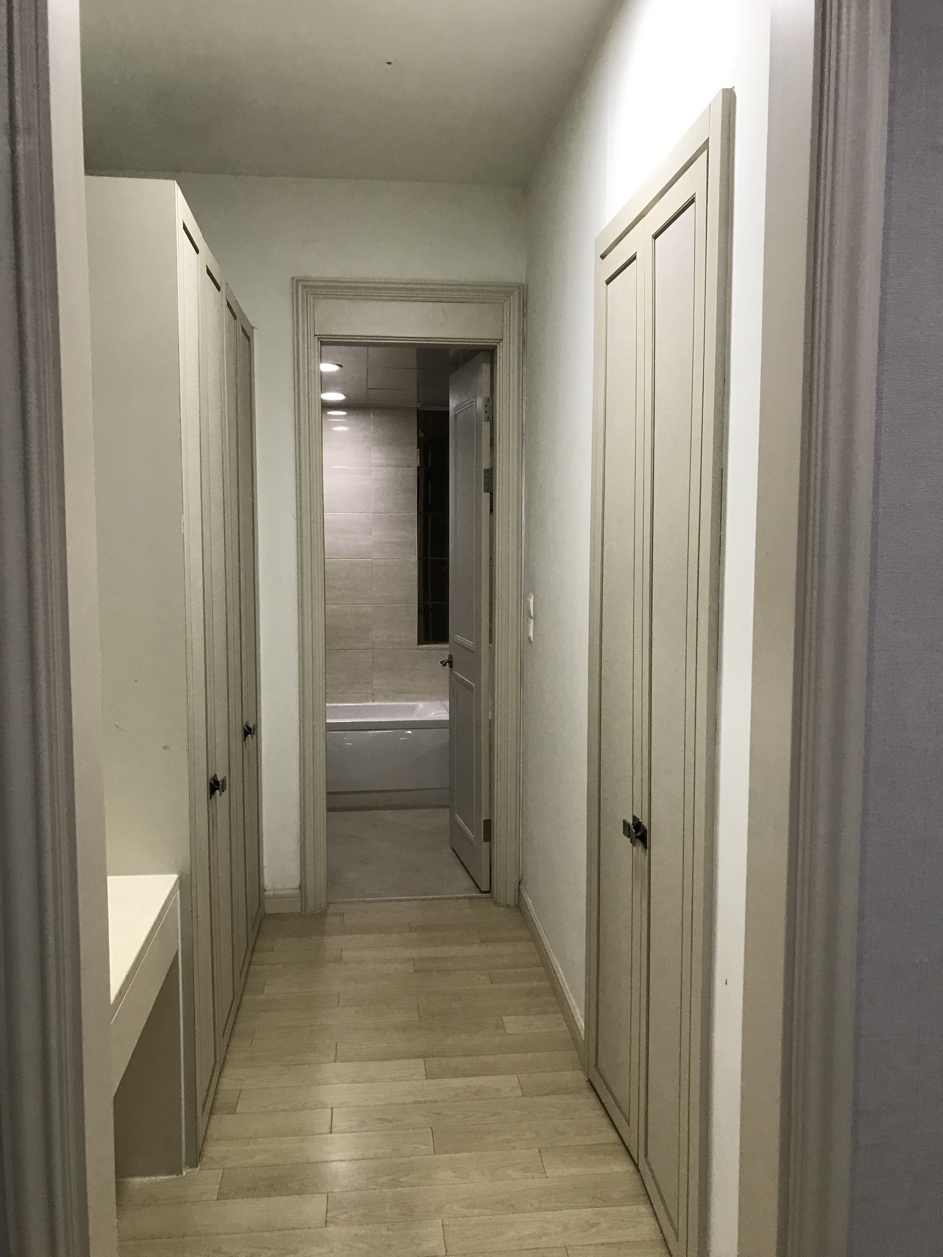 Cần bán cc cao cấp Huyndai Hillstate Tô Hiệu Hà Đông 134m2 :3 phòng ngủ, 2 toilet, 1 khách, 1 bếp.