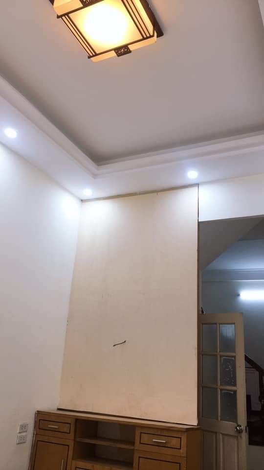 Bán nhà Cổ Nhuế 30m, 3t mt 3.3m, giá 2.25 tỷ Ba gác đỗ cửa, ngõ thông rộng.