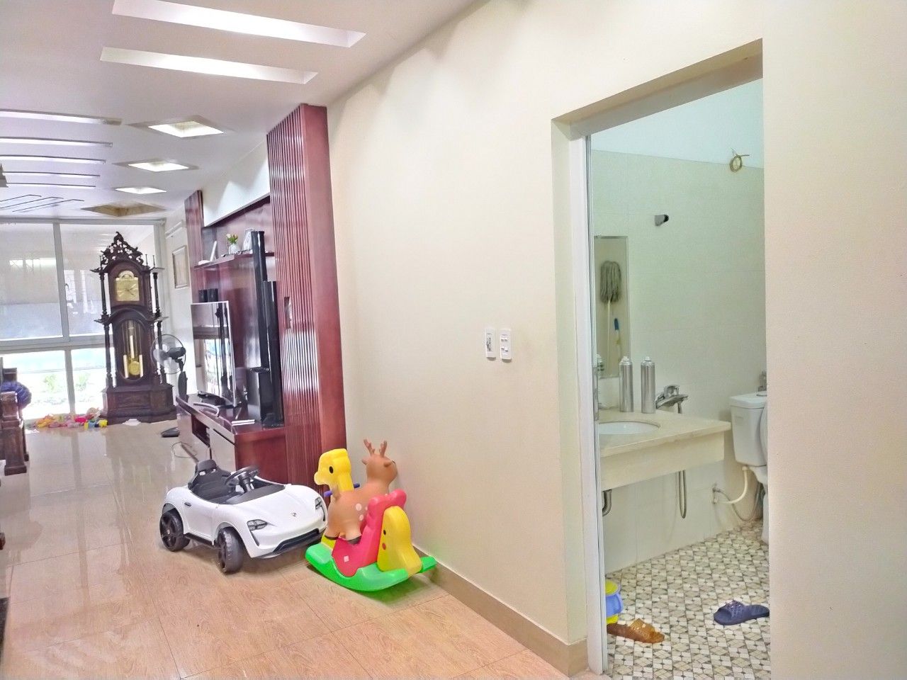 Chính chủ cần bán gấp nhà mặt phố Quang Trung, Hà Đông, Đường đôi 17m, vỉa hè 7m, 4 tầng, giá rẻ.