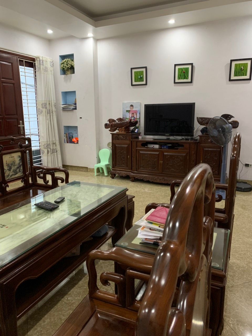 Chính chủ Cho thuê nhà DT 60 m2/sàn, 4 tầng, 3 vs,3 pn,1 khách,bếp,gara ô tô ngõ 218 Phạm Văn Đồng
