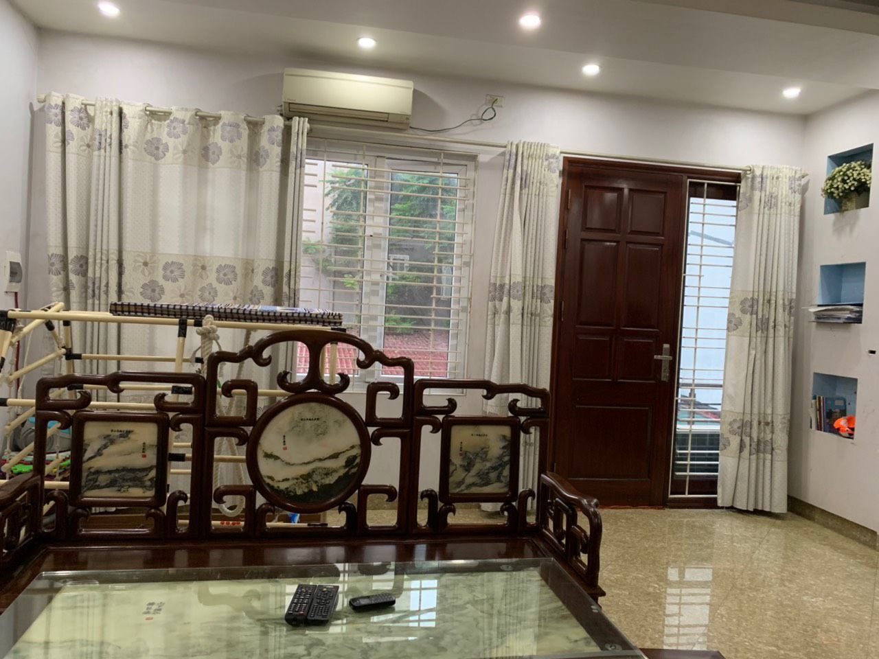 Chính chủ Cho thuê nhà DT 60 m2/sàn, 4 tầng, 3 vs,3 pn,1 khách,bếp,gara ô tô ngõ 218 Phạm Văn Đồng