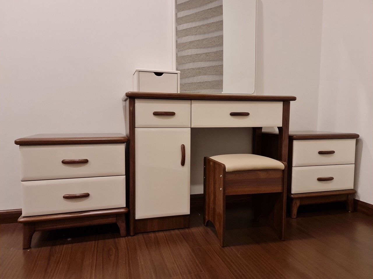 Chính chủ bán căn góc toà S103 view bể bơi, bàn giao full nội thất Giá 2.6tỷ bao phí diện tích 68m
