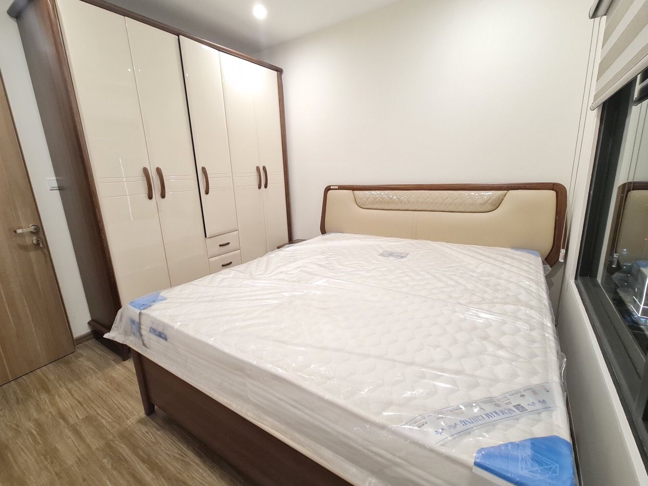 Chính chủ bán căn góc toà S103 view bể bơi, bàn giao full nội thất Giá 2.6tỷ bao phí diện tích 68m