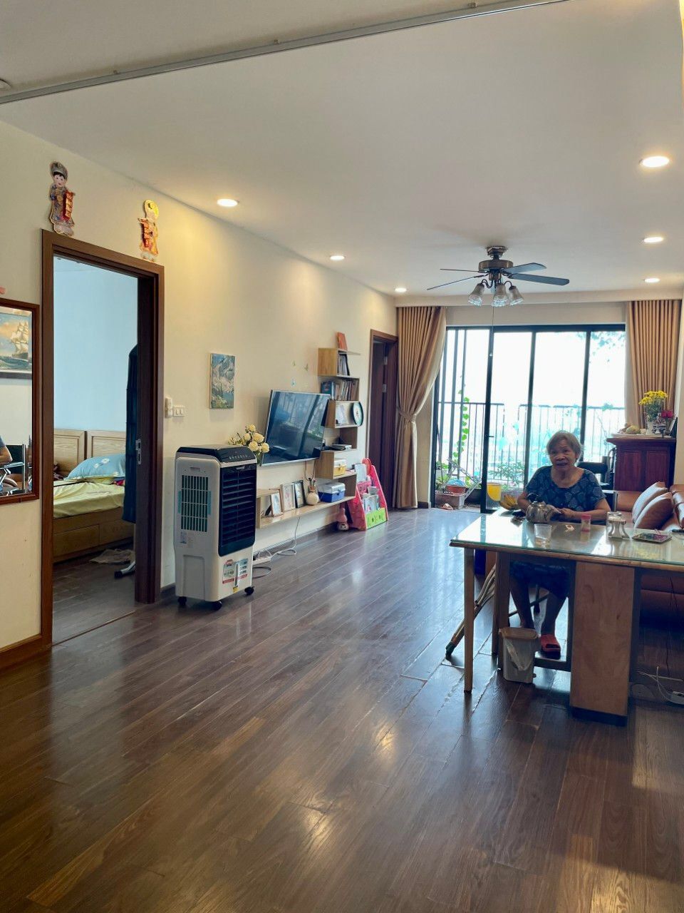 Bán CHCC FIVE STAR KIM GIANG G1.Tầng trung Giá: 3.6 tỷ Nội thất: Bàn giao đầy đủ nội thất