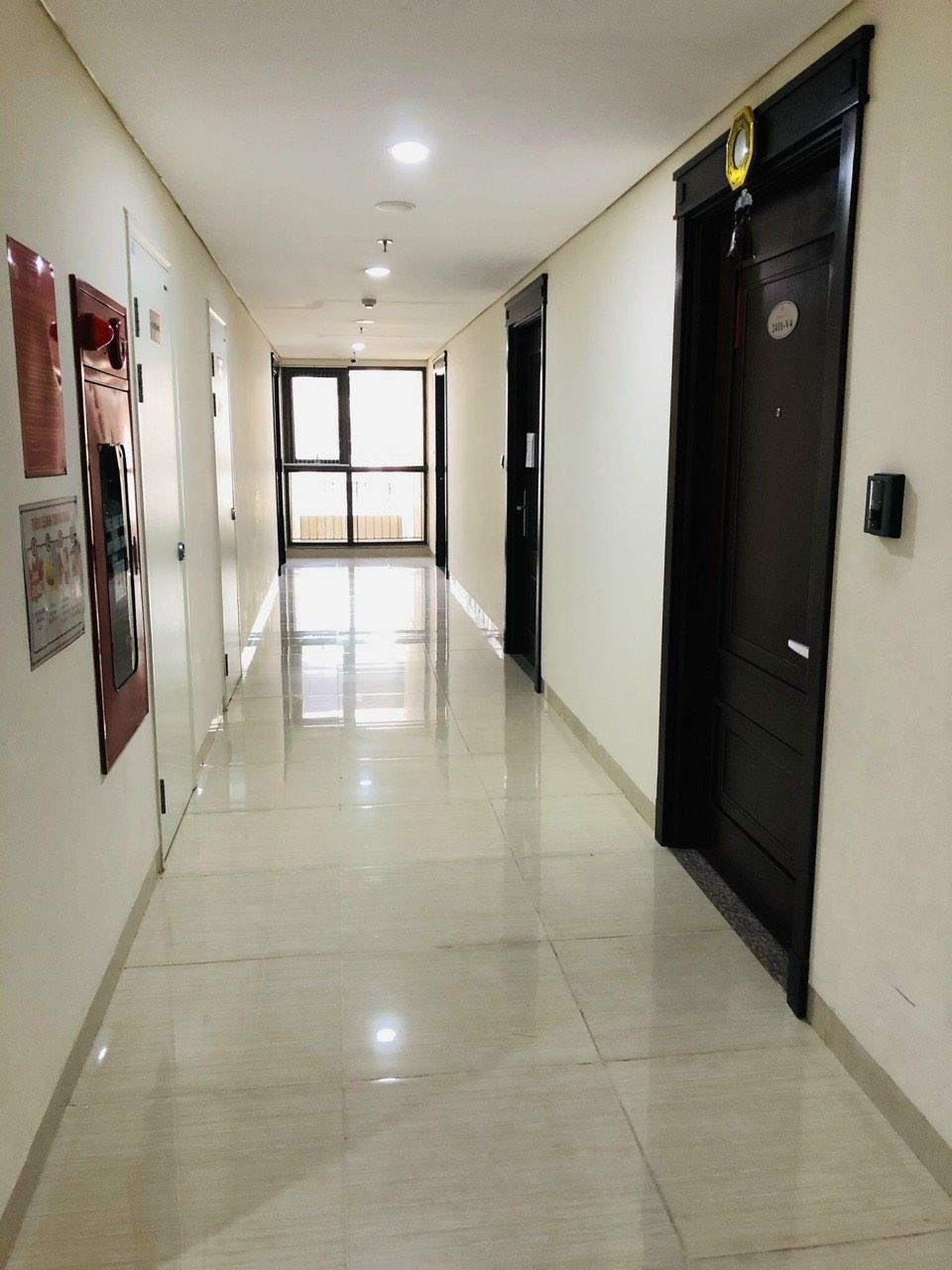 Bán chcc HOME CITY- Trung Kính- CG Tầng Trung Giá: 3.5 tỷ Nội thất: Bàn giao cơ bản