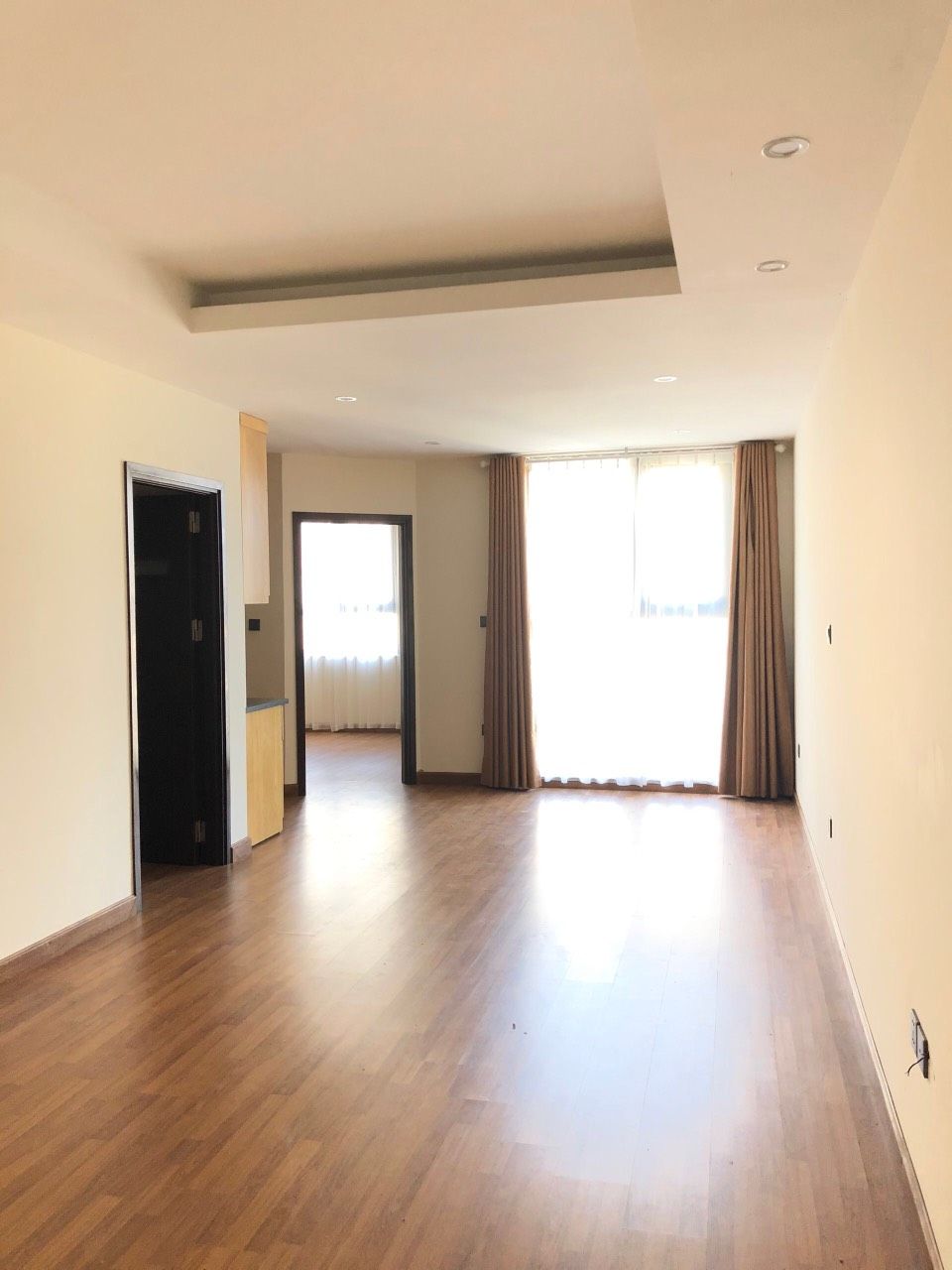 Bán chcc HOME CITY- Trung Kính- CG Tầng Trung Giá: 3.5 tỷ Nội thất: Bàn giao cơ bản