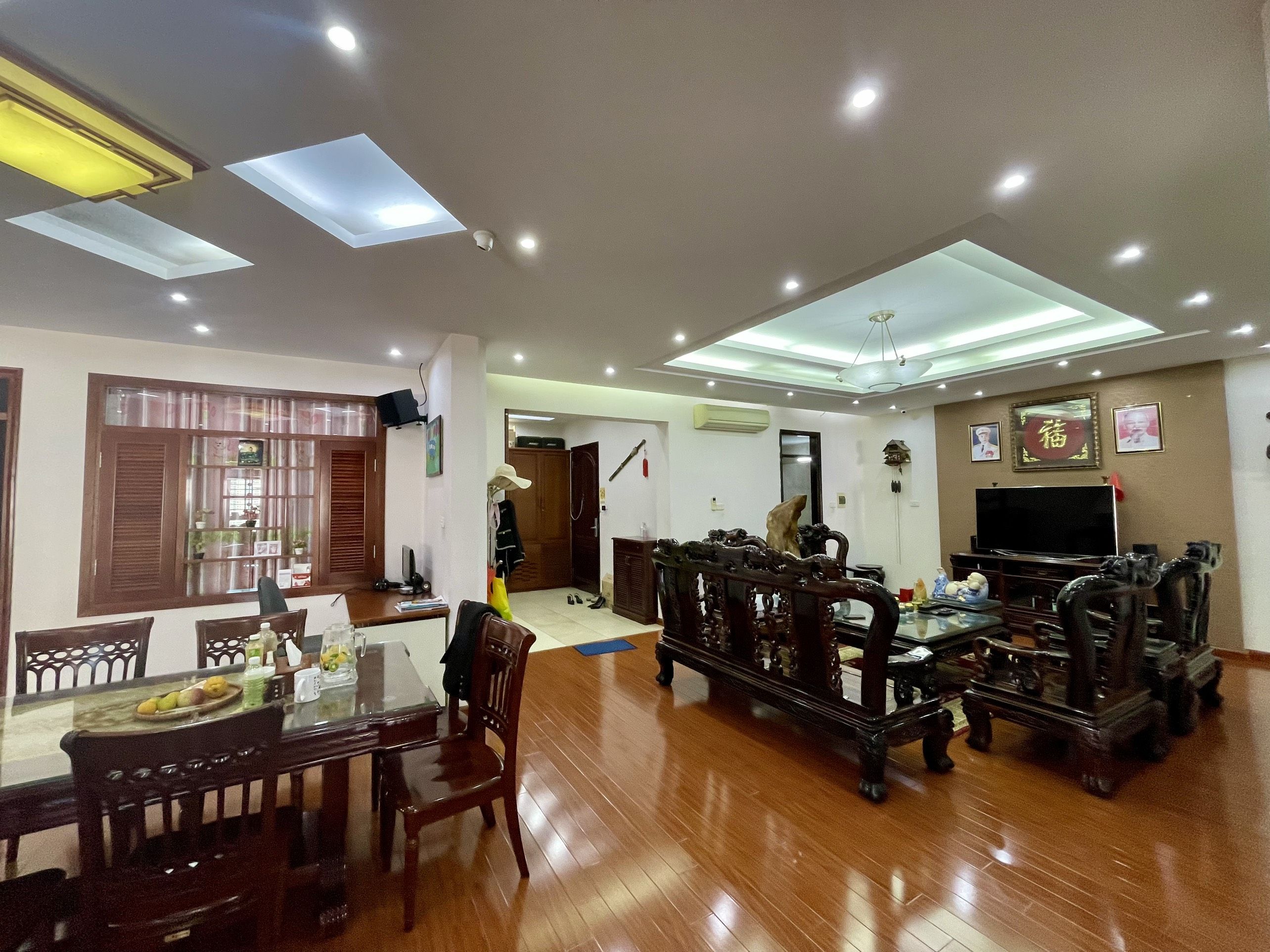 Bán căn hộ Chung Cư Mặt Đường Hoàng Đạo Thuý- Trung Hoà Nhân Chính. Toà 17T4 căn tầng 17 DT: 233.5m