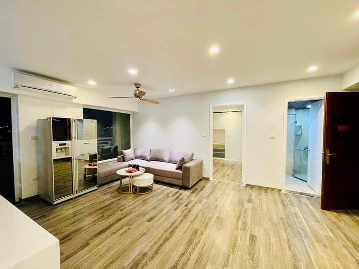 CC SỐ 10 HOA LƯ- HBT Tầng thấp. Dt: 96m P.ngủ: 3 Wc: 2 Nội thất: full Giá: 5.2 tỷ SĐCC lâu dài