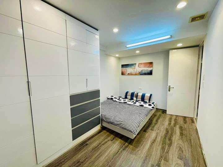 CC SỐ 10 HOA LƯ- HBT Tầng thấp. Dt: 96m P.ngủ: 3 Wc: 2 Nội thất: full Giá: 5.2 tỷ SĐCC lâu dài