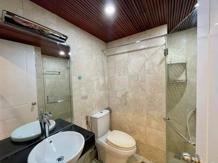 CC SỐ 10 HOA LƯ- HBT Tầng thấp. Dt: 96m P.ngủ: 3 Wc: 2 Nội thất: full Giá: 5.2 tỷ SĐCC lâu dài