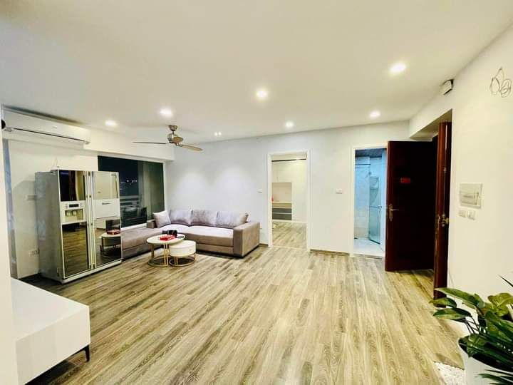 CC SỐ 10 HOA LƯ- HBT Tầng thấp. Dt: 96m P.ngủ: 3 Wc: 2 Nội thất: full Giá: 5.2 tỷ SĐCC lâu dài