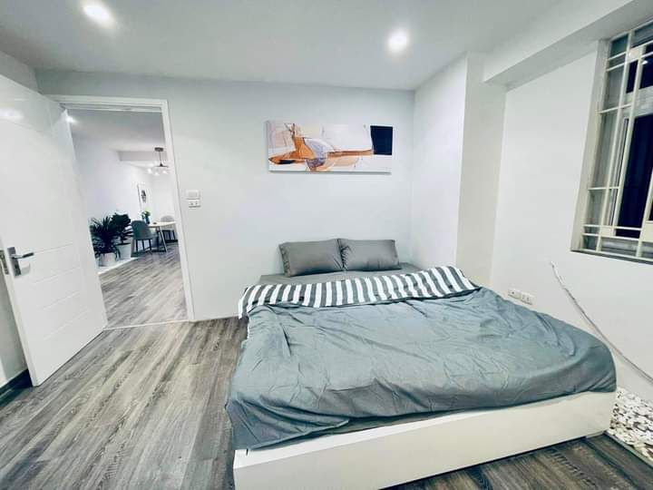 CC SỐ 10 HOA LƯ- HBT Tầng thấp. Dt: 96m P.ngủ: 3 Wc: 2 Nội thất: full Giá: 5.2 tỷ SĐCC lâu dài