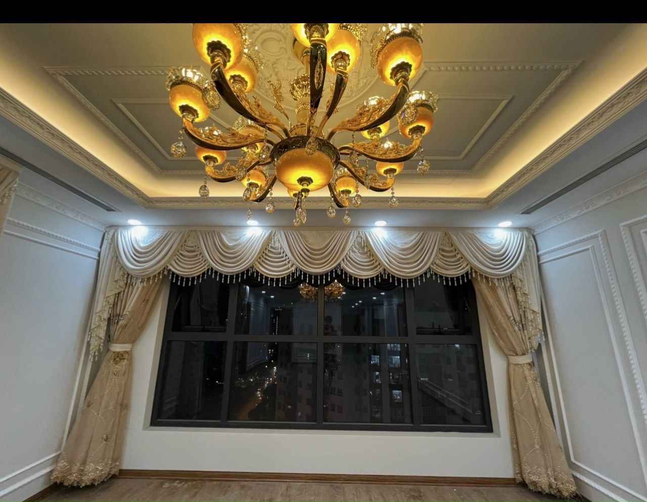 Cần bán chcc THE PARK HOME - CG: Tầng trung Dt: 120.4m Giá: 6.36 tỷ (bao thuế phí) P.ngủ: 3