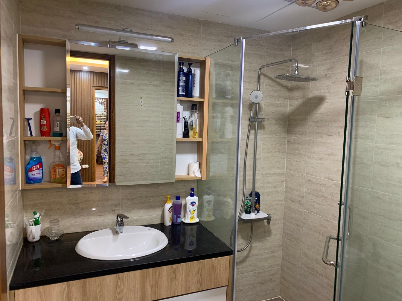 chcc cần bán SAPPHIRE- 4 Chính Kinh- TX: Tầng thấp. Giá: 5.2 tỷ Nội thất: Bàn giao đồ liền tường