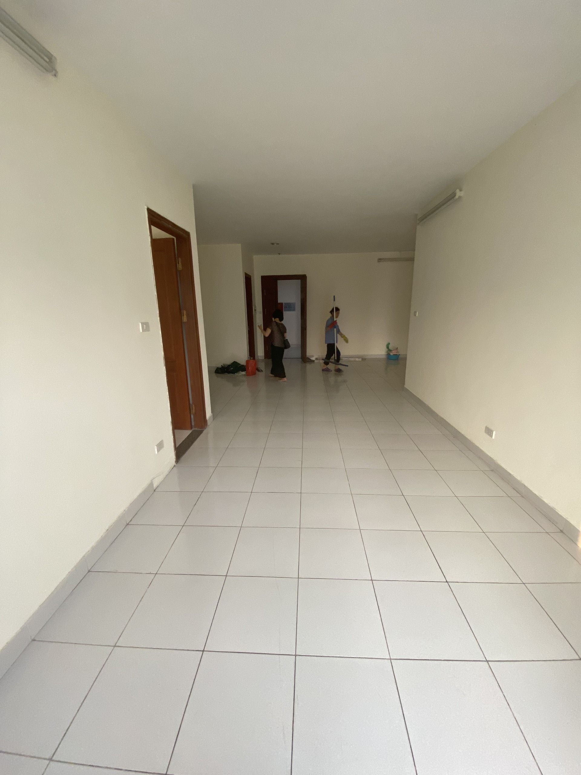 Chủ nhà gửi bán độc quyền căn Tầng Trung.06 HEI TOWER- 1 Nguỵ Như Kon Tum- TX Giá: 5.2 tỷ