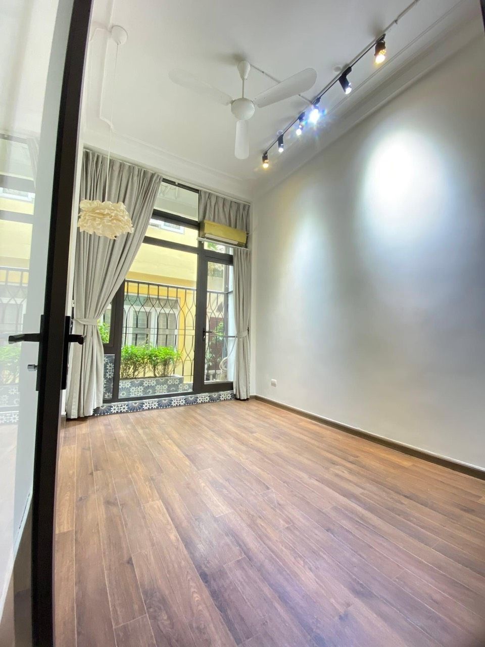 GẦN PHỐ - NHÀ ĐẸP Ở LUÔN - 4 PHÒNG KHÉP KÍN - KHU TRUNG TÂM- NGÕ THÔNG. Ngõ 106 CHÙA LÁNG DT: 30m