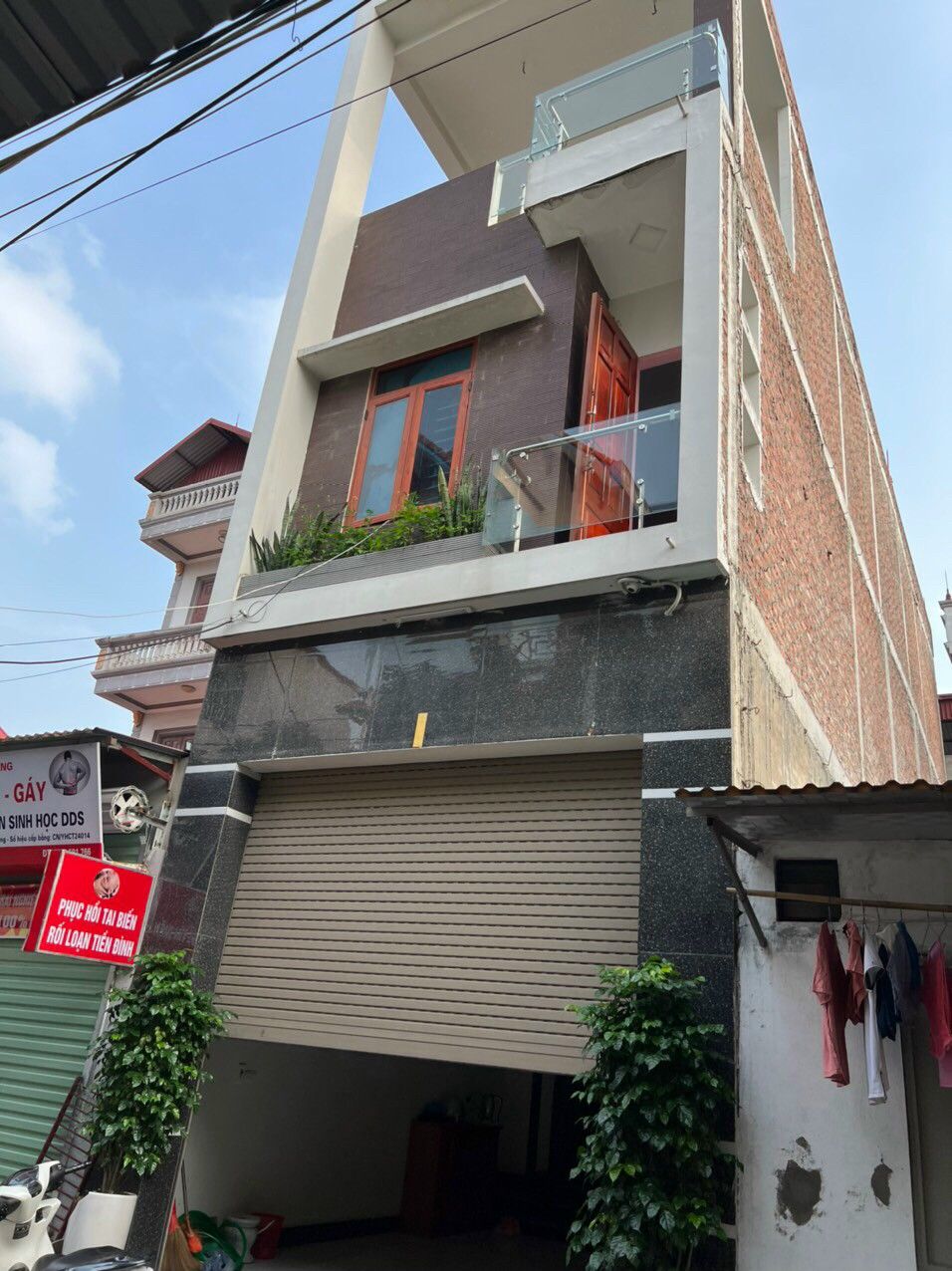 BÁN ĐẤT TẶNG NHÀ 3 TẦNG MỚI KINH DOANH CÁC MẶT HÀNG TẠI CỔNG C KCN BẮC THĂNG LONG