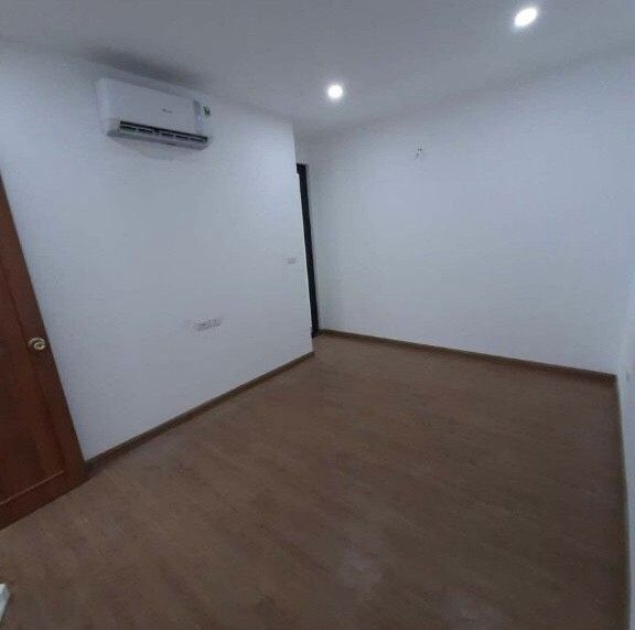 Bán chcc IRIS GARDEN - Nam TL CT3 Tầng thấp 3 Giá: 2.7 tỷ + Diện tích Xây dựng: 61.5m2