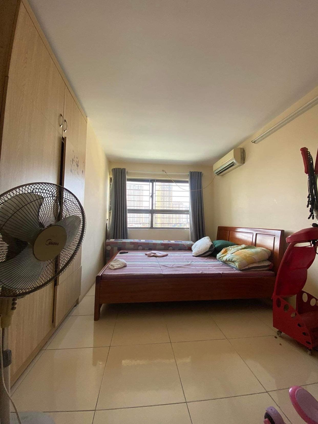 Cần chuyển nhượng CC Tòa A Sông nhuệ 98m 2 phòng ngủ 2 Wc một phòng khách, 2 ban công giá 2.0x tỷ