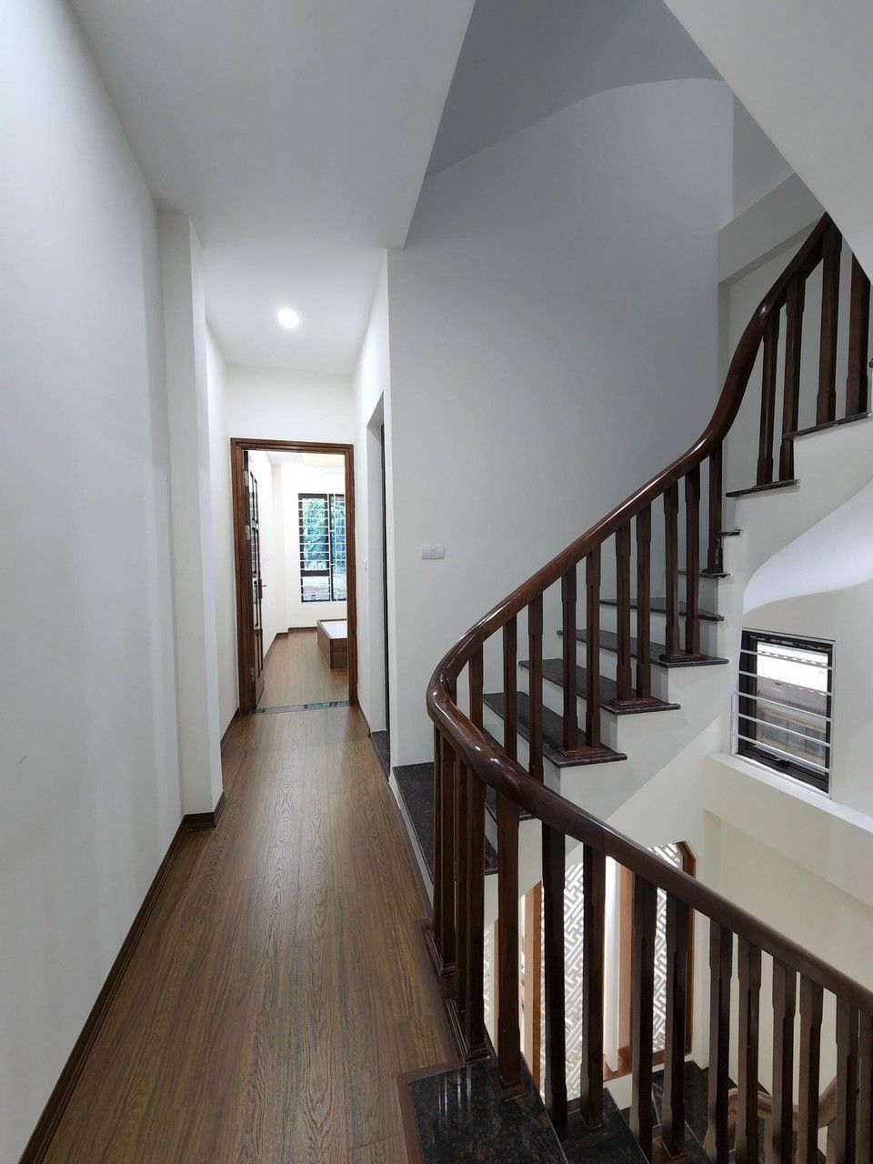 Nhà đẹp - Khương Trung - Thanh Xuân - Hà Nội Diện tích: 48m2, nhà xây 5 tầng mới Koong