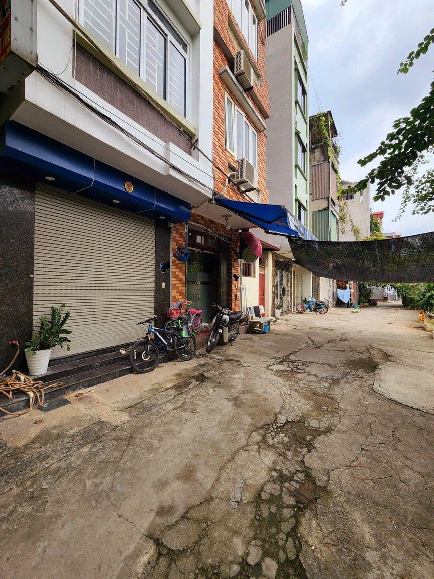 Bán nhà Vạn Phúc - Hà Đông Diện tích: 38m2, nhà xây 4 tầng, ngõ rộng ô tô 7 chỗ đỗ cửa Giá: 5 tỷ.