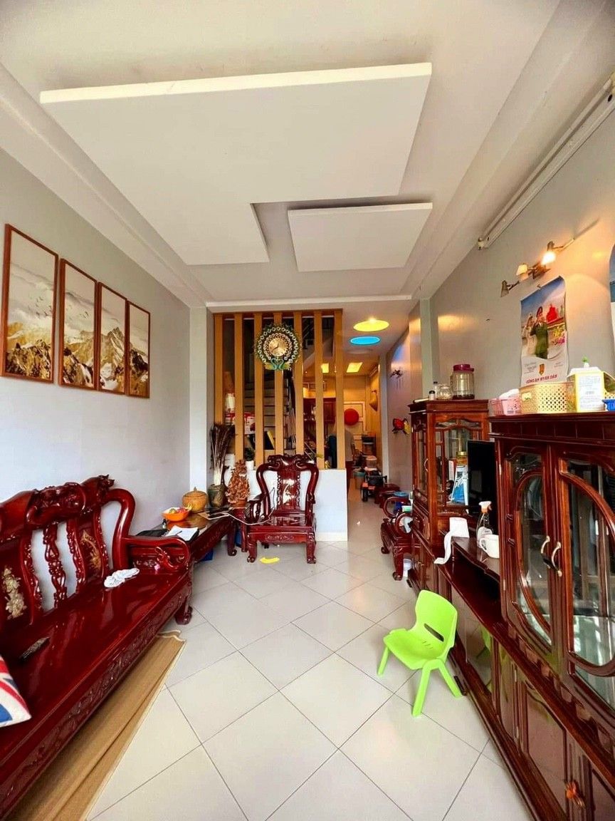 Bán nhà Vạn Phúc - Hà Đông Diện tích: 38m2, nhà xây 4 tầng, ngõ rộng ô tô 7 chỗ đỗ cửa Giá: 5 tỷ.