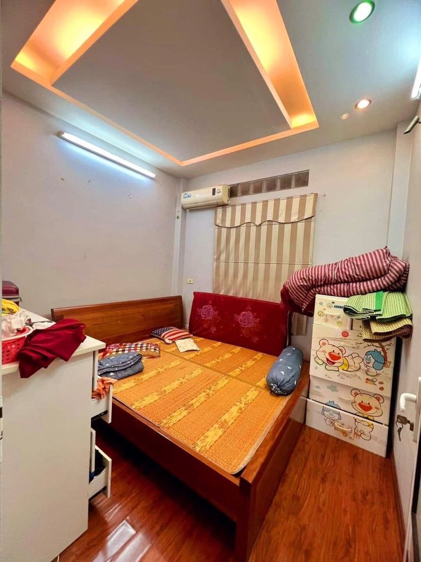 Bán nhà Vạn Phúc - Hà Đông Diện tích: 38m2, nhà xây 4 tầng, ngõ rộng ô tô 7 chỗ đỗ cửa Giá: 5 tỷ.