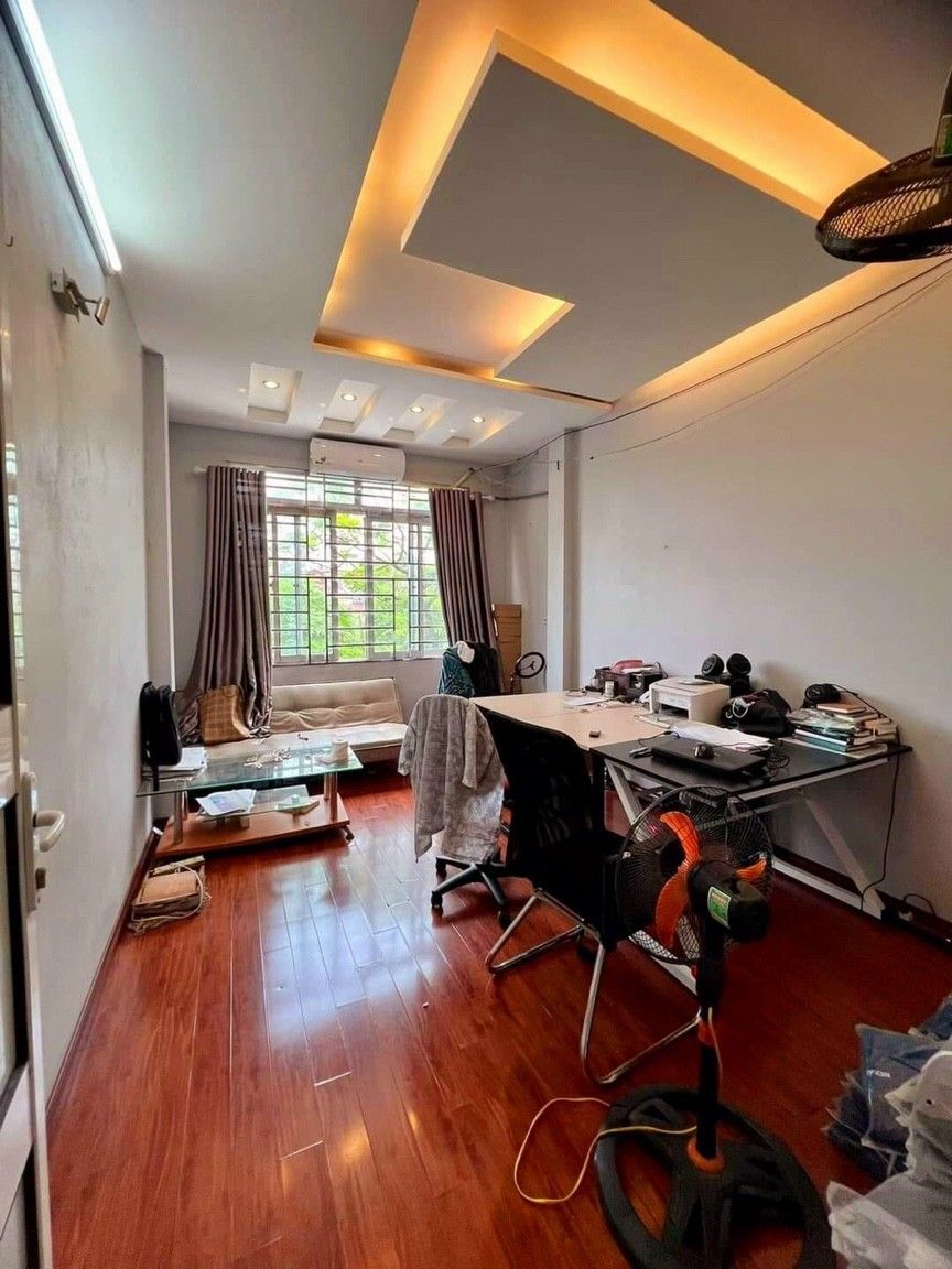 Bán nhà Vạn Phúc - Hà Đông Diện tích: 38m2, nhà xây 4 tầng, ngõ rộng ô tô 7 chỗ đỗ cửa Giá: 5 tỷ.